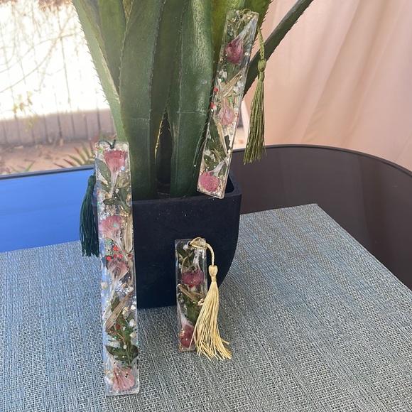 XMAS Handmade Pressed Flower Festive Holiday Bookmark size medium - Picture 9 of 9